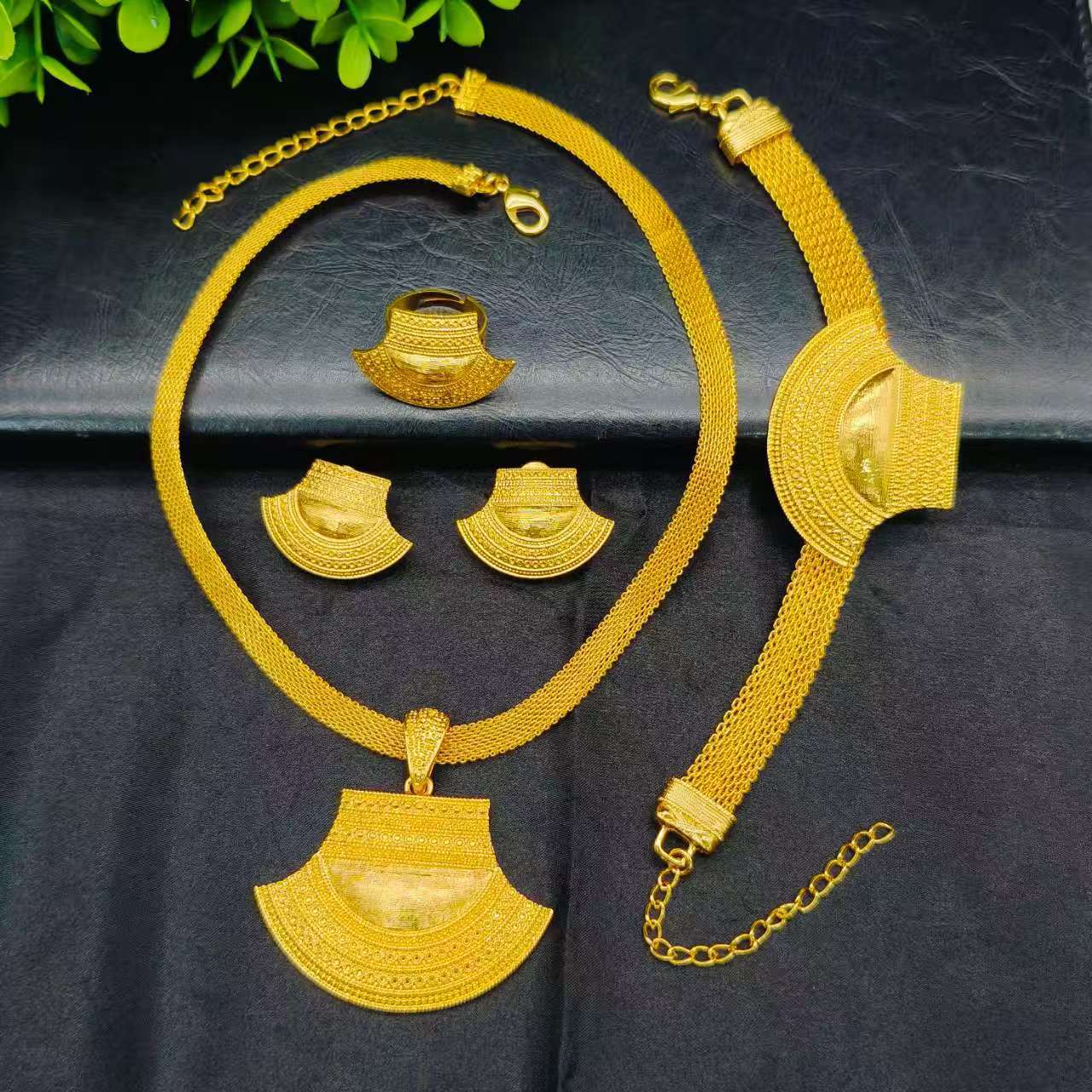 Blessed Watch Strap Necklace B - đánh giá và giá Fine Jewelry Watches Women